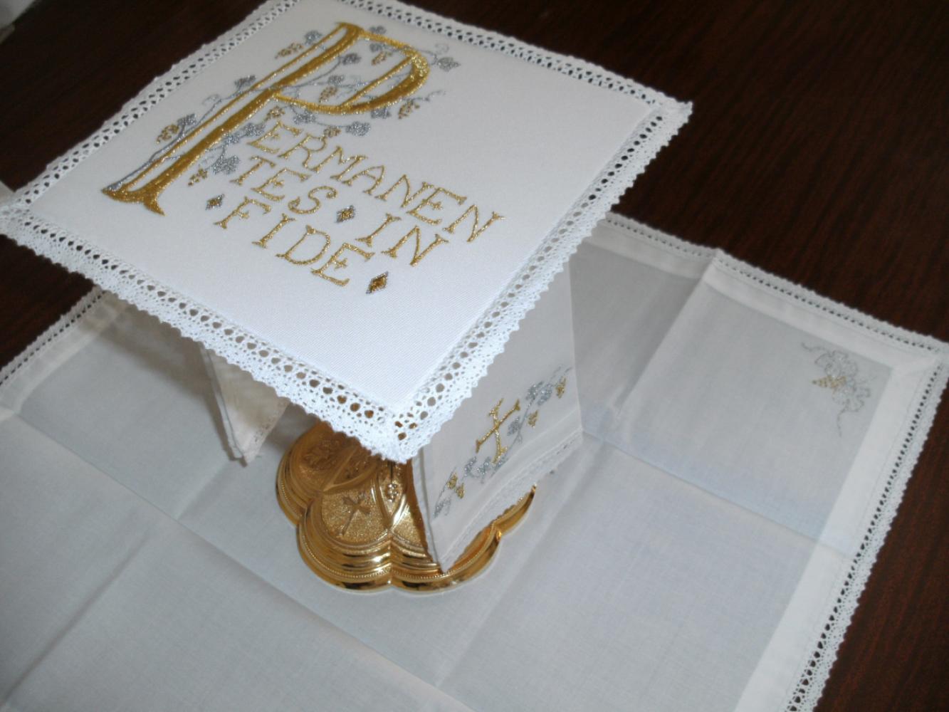 Kehelygarnitúra – Permanentes in fide